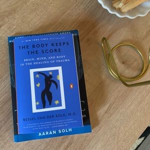 BODY KEEPS THE SCORE BOOK